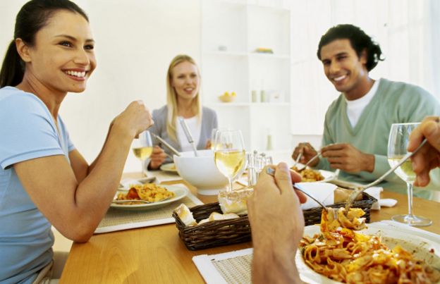 23. No dejes que todas tus reuniones sociales tengan que ver con comer y beber