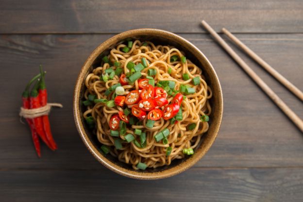 NOODLES CON SALSA DE CACAHUETE