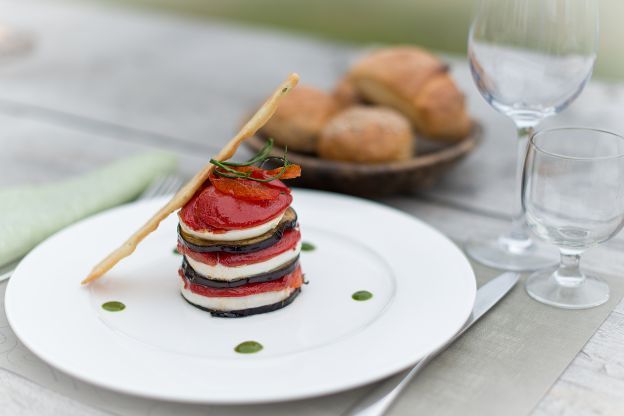 Milhojas de berenjena y mozzarella