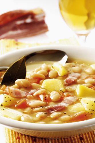 Sopa de espelta con jamón, patatas y judías cannellini