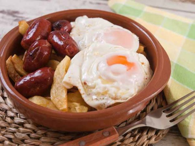 Huevos rotos con patatas