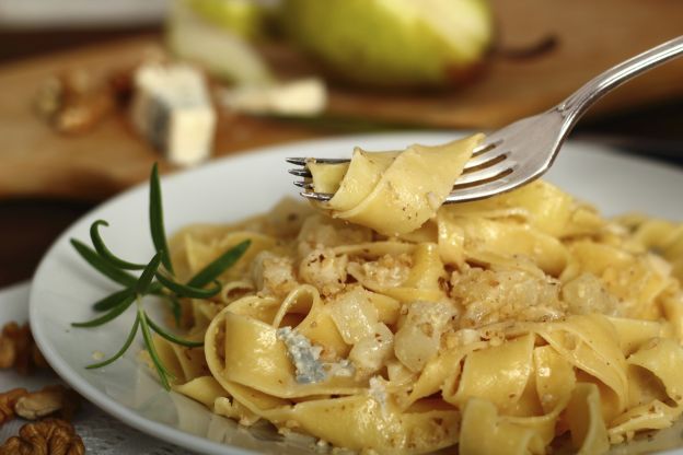 Linguini con pera y queso azul