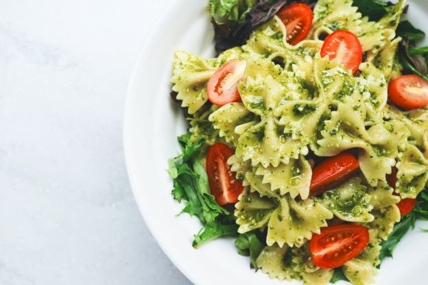 Ensalada de pasta al pesto