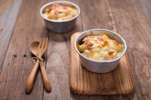 Pasta gratinada con jamón