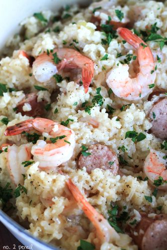 One Pot con arroz, gambas y salchichas