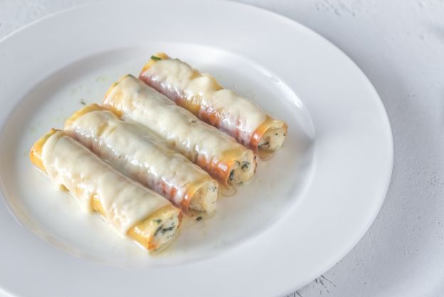 Canelones de crepes rellenos de ricotta