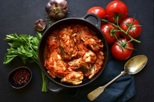 Pollo en salsa de tomate