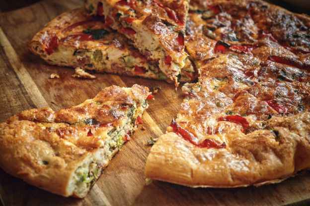 Tortilla con pimientos y chorizo