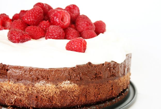 Torta de crema y frambuesas