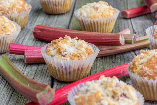 Magdalenas de ruibarbo con crumble