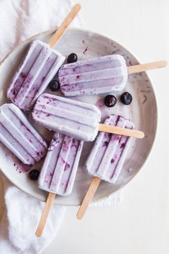 Paletas de coco y mora azul