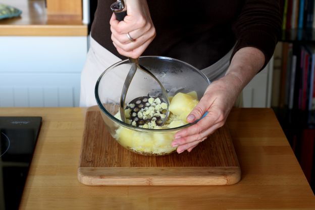 Hacer el puré de papa con la licuadora de mano