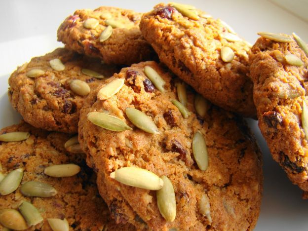 Galletas con semillas de girasol y calabaza y chispas de chocolate