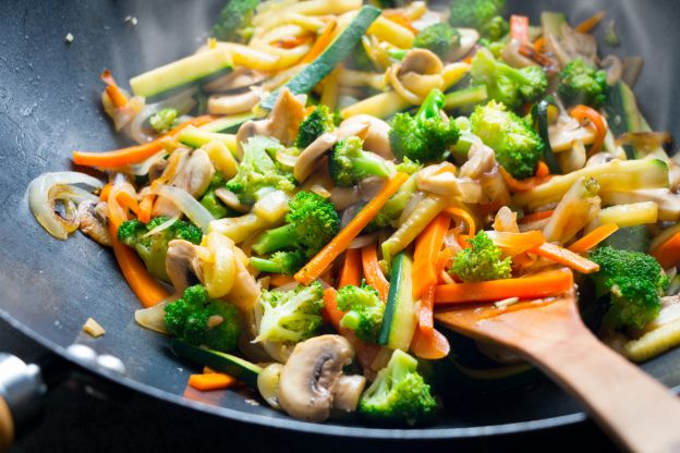 Verduras salteadas en salsa de cacahuete