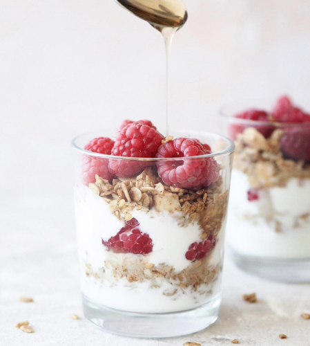 vasitos de granola con fruta