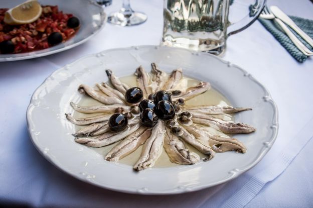 Boquerones con aceitunas