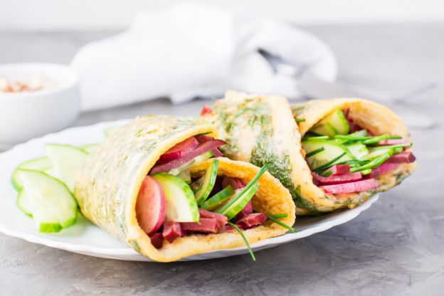 Wraps de huevo con pastrami