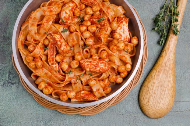 Tagliatelle con boloñesa de garbanzos