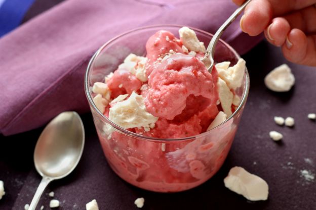 Helado de yogur y fresa