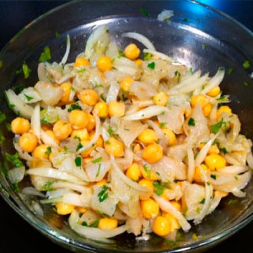 Ensalada de garbanzos y brotes