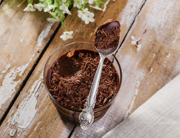 Mousse de chocolate con fruta confitada