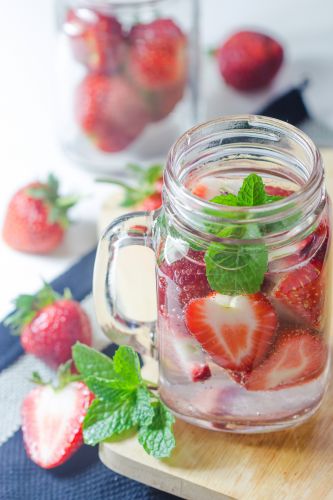 Agua de fresas (agua detox)