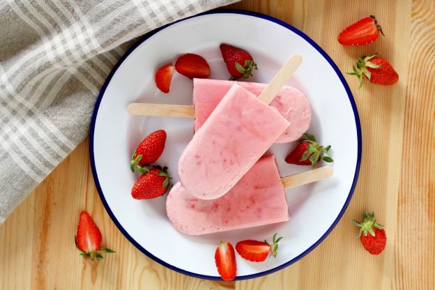 Polos de yogur con fresa