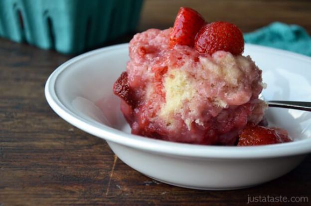 Bolitas de masa y fresa