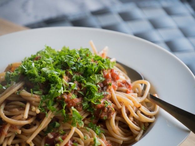 Pasta con anchoas y ajo