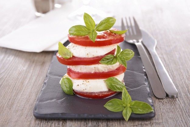 Torre de tomate y mozzarella