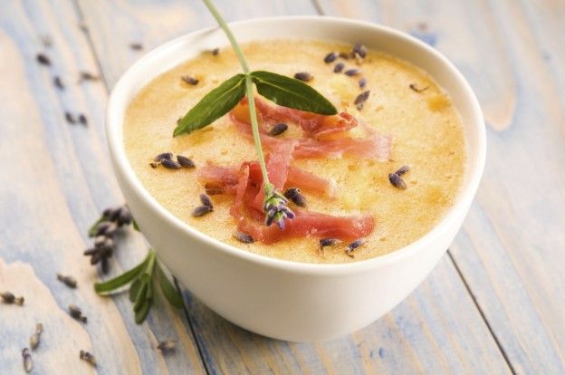 Sopa de melón a la lavanda