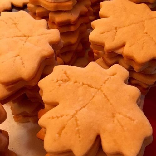 Galletas de hoja de arce: Galletas sándwich de crema de arce canadienses