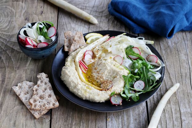 Hummus crujiente de espárragos blancos