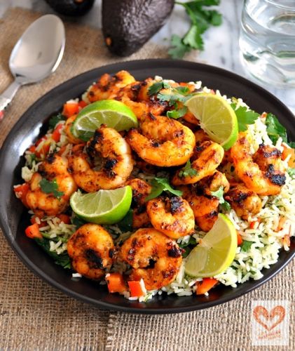 Langostinos marinados a la parrilla con ensalada de arroz verde