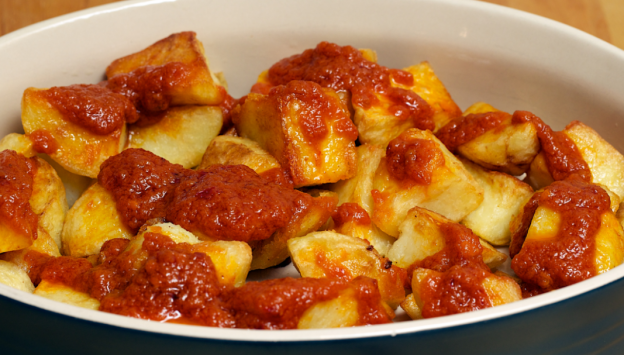 30. patatas bravas