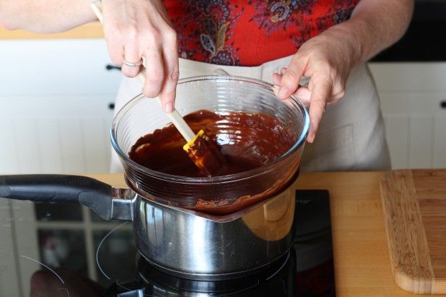 5. Mezclamos bien el chocolate con la mantequilla