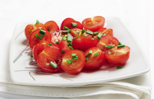 29. Corta los tomates cherry a la primera