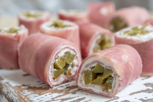 Rollitos de jamón y pepinillo