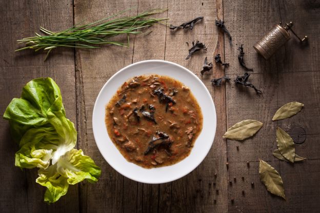 Gulash de trompetas de la muerte