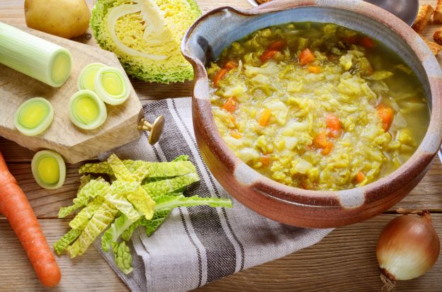 Minestrone de col y guisantes