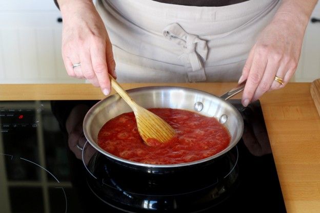 Preparar una salsa de tomate como en Italia