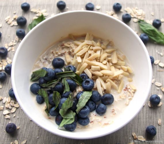 Avena con moras y albahaca