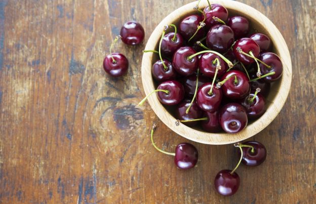 Sácale el hueso a las cerezas rápidamente