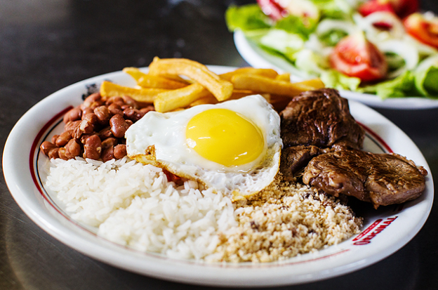 Filete de res con huevo