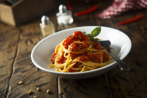 Espaguetis con salsa de tomate