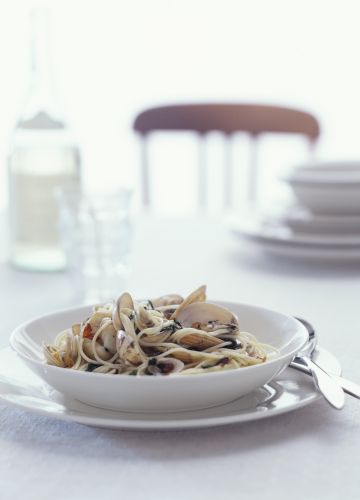 Spaghettis con vongole (espaguetis con almejas)