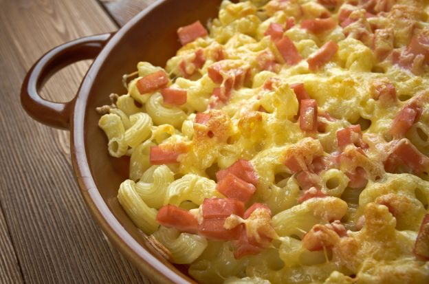 Gratinado de pasta con bacon y mozzarella