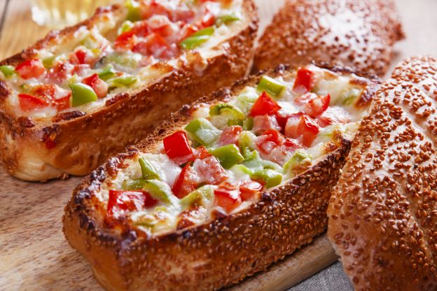 Pan relleno de verduras y queso