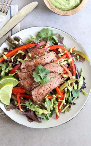 Ensalada de carne tipo fajitas