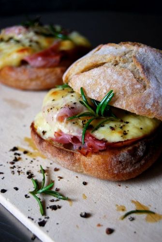 Hamburguesas con queso raclette